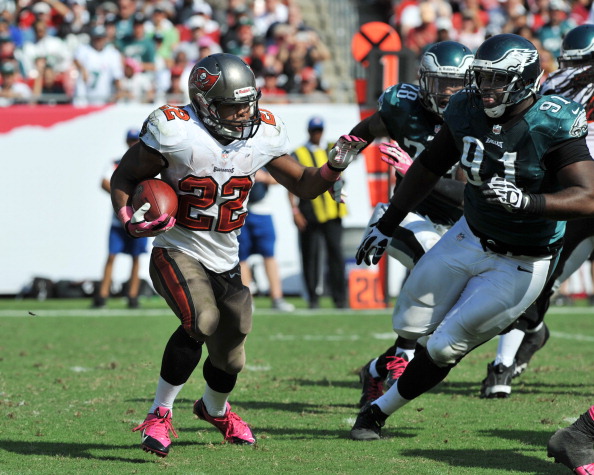 TAMPA, FL - OCTOBER 13: Running back Doug Martin #22 of the Tampa Bay Buccaneers rushes upfield against the Philadelphia Eagles October 13, 2013 at Raymond James Stadium in Tampa, Florida. (Photo by Al Messerschmidt/Getty Images)