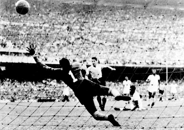 RIO DE JANEIRO, BRAZIL - JULY 16:  Uruguayan forward Juan Alberto Schiaffino (C) kicks the ball past Brazilian goalkeeper Moacyr Barbosa to tie the score at 1 during the World Cup final round soccer match between Uruguay and Brazil 16 July 1950 in Rio de Janeiro. Uruguay upset Brazil 2-1 to win its second World title after winning the first World Cup in 1930 in Uruguay. 