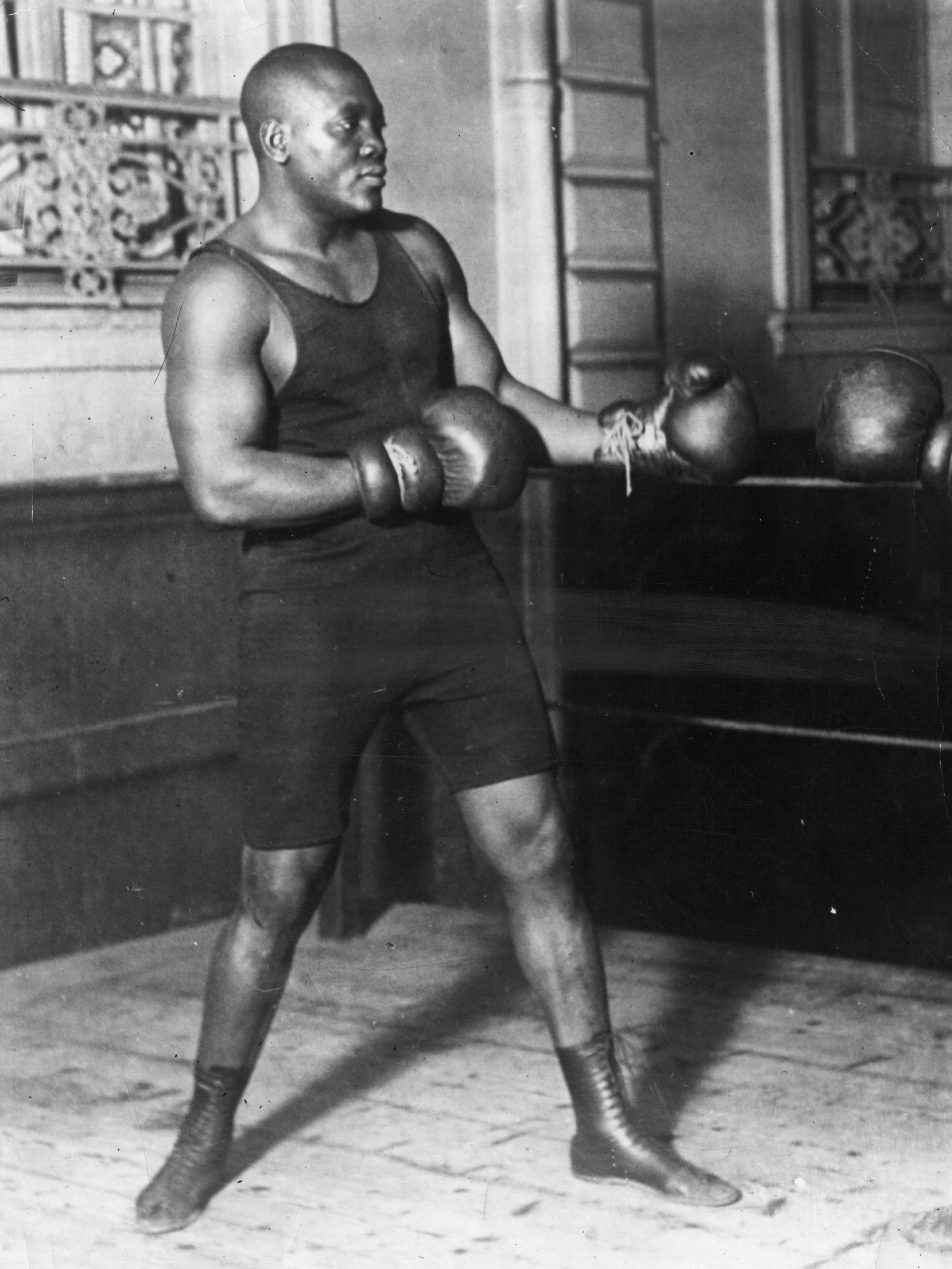 American heavyweight boxer Jack Johnson in action sparring.  (Photo by Topical Press Agency/Getty Images)