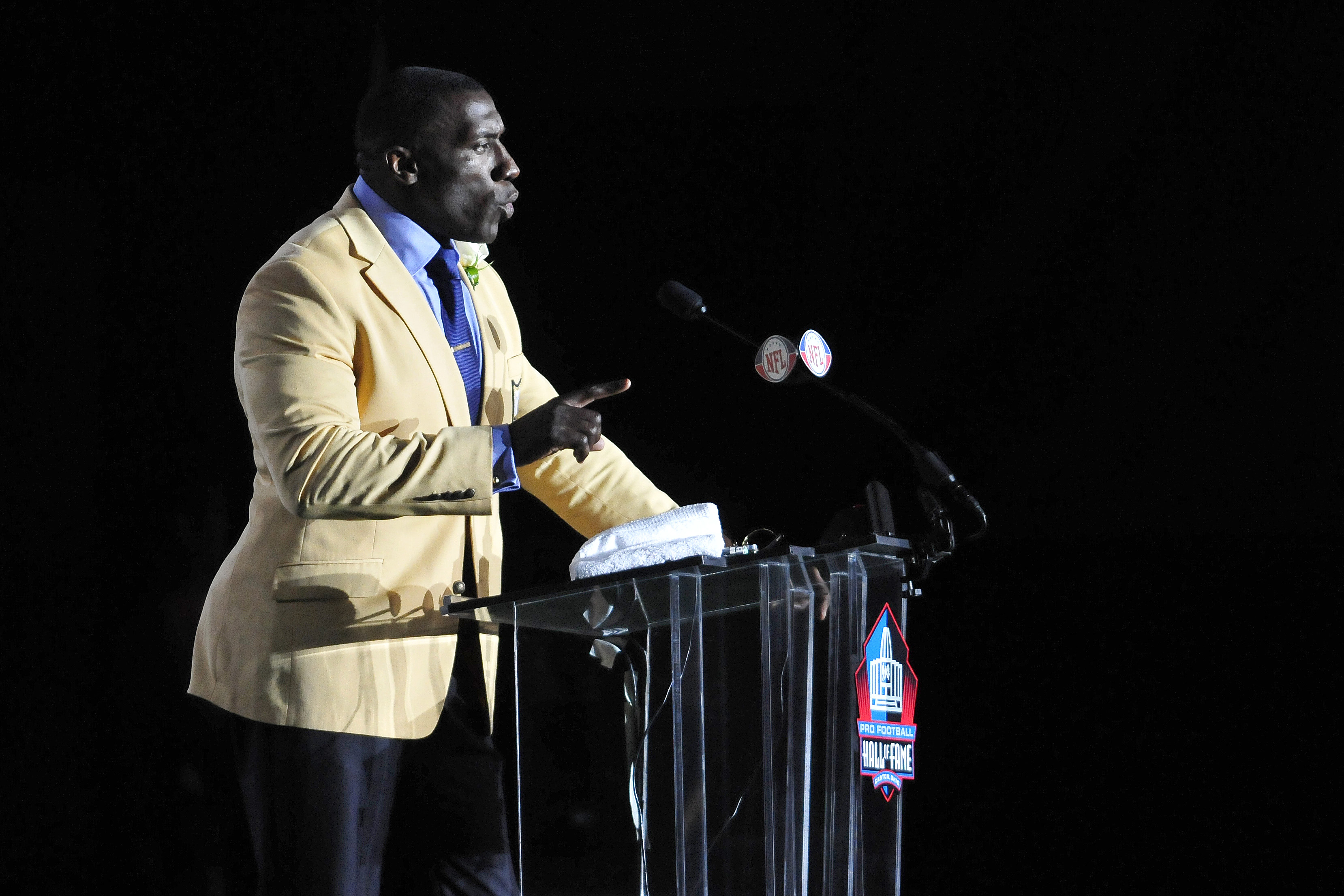 CANTON, OH - AUGUST 6:  Former Denver Broncos tight end Shannon Sharp talks to the fans after he unveiled his bust at the Enshrinement Ceremony for the Pro Football Hall of Fame on August 6, 2011 in Canton, Ohio.  (Photo by Jason Miller/Getty Images)