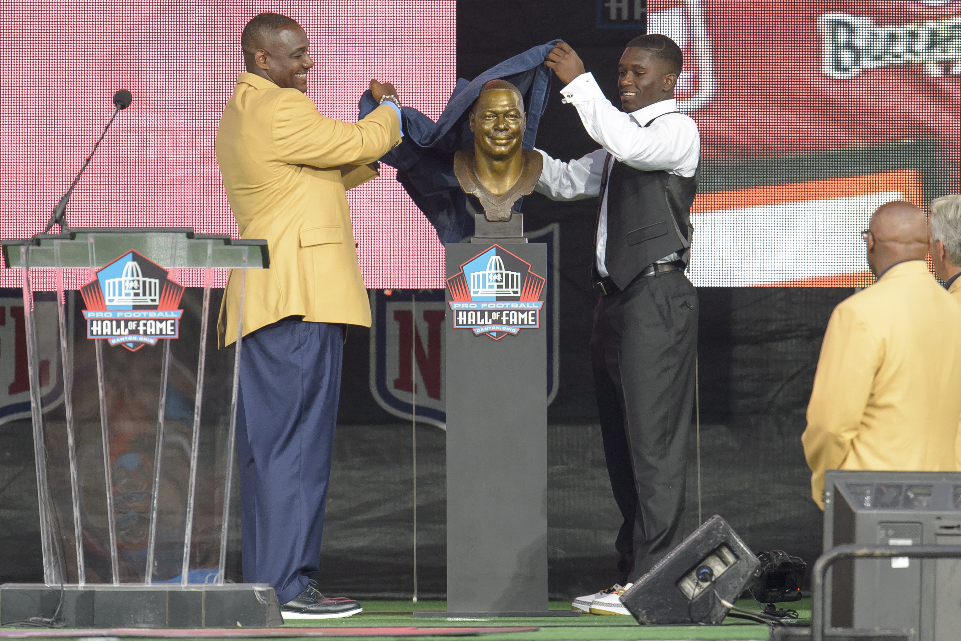 CANTON, OH - AUGUST 2: Former Tampa Buccaneers linebacker Derrick Brooks, left, unveils his bust with his son Decalon Brooks, right, during the NFL Class of 2014 Pro Football Hall of Fame Enshrinement Ceremony at Fawcett Stadium on August 2, 2014 in Canton, Ohio. (Photo by Jason Miller/Getty Images)